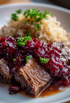 Deftiges Rindfleisch mit Sauerkraut und Cranberry-Glasur