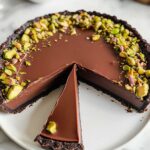 Schokoladentarte mit Pistazien ohne Backen